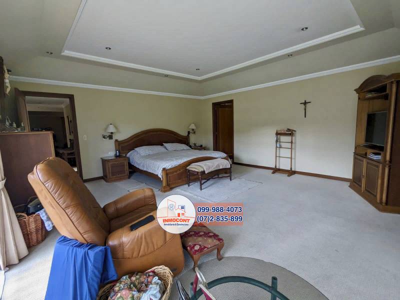 C1305 AMPLIA CASA CON HERMOSOS JARDINES EN VENTA